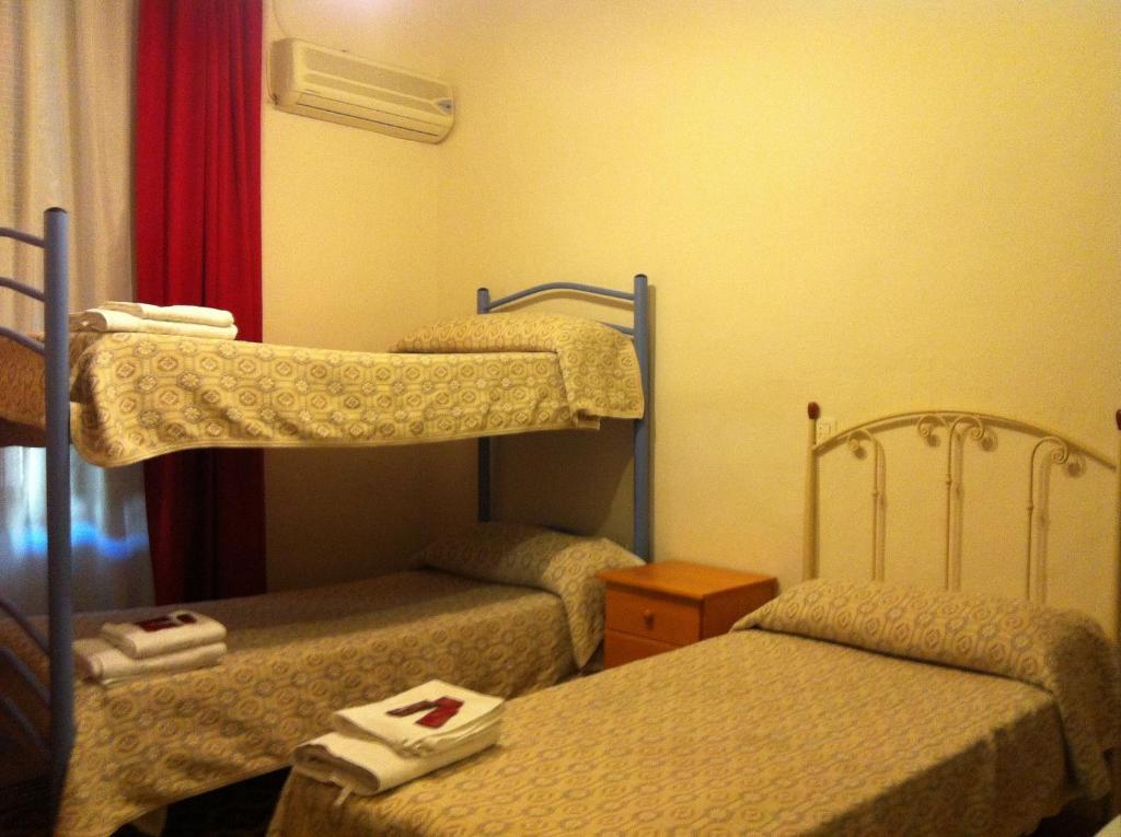 Pension La Milagrosa Гранада Номер фото